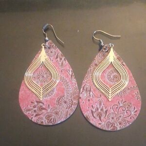 Elegant Pink and Gold Teardrop Earrings